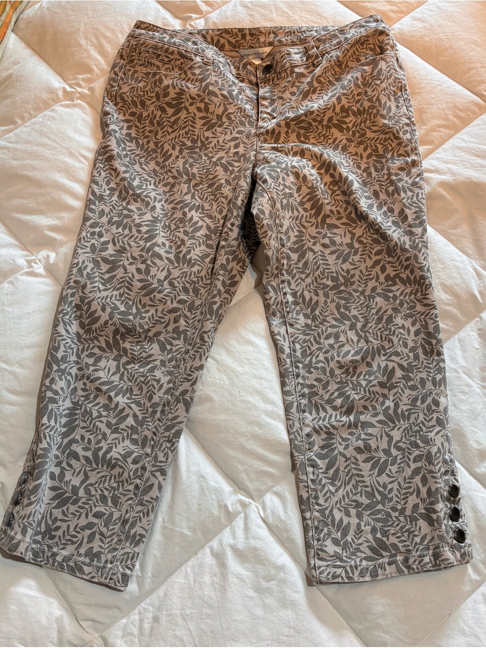 Christopher & Banks Taupe Botanical Leaf Print Crop Pants Size 10 Cruise ship
